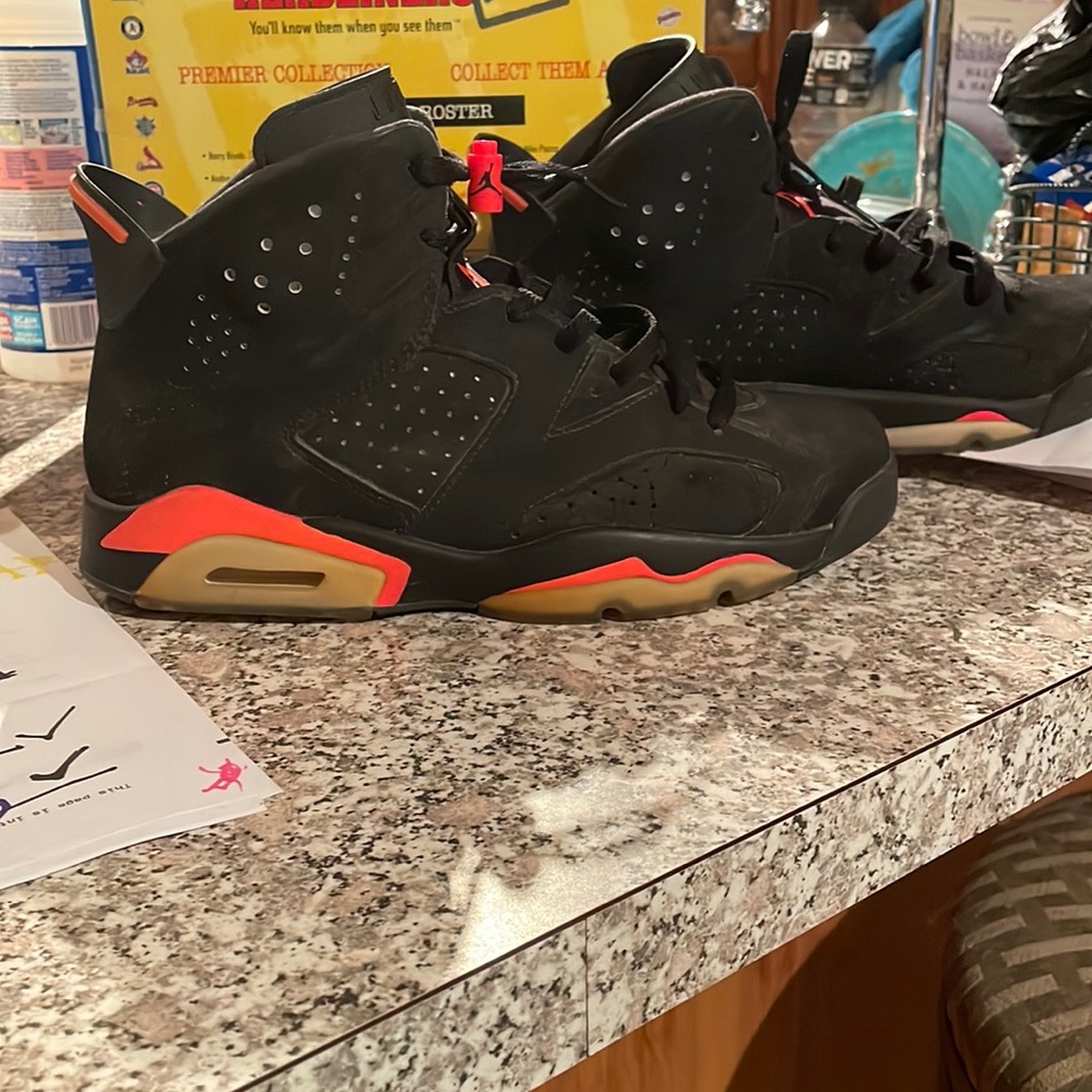 Jordan Retro 6 Infrared Size 10.5really clean and great condition-